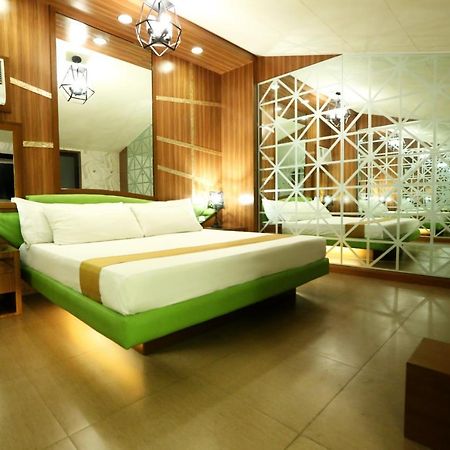 Hotel Ava Cuneta Pasay Exterior photo