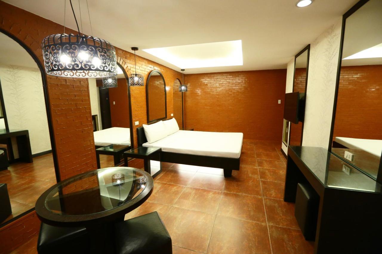 Hotel Ava Cuneta Pasay Exterior photo