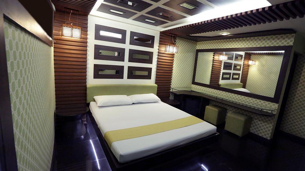 Hotel Ava Cuneta Pasay Exterior photo